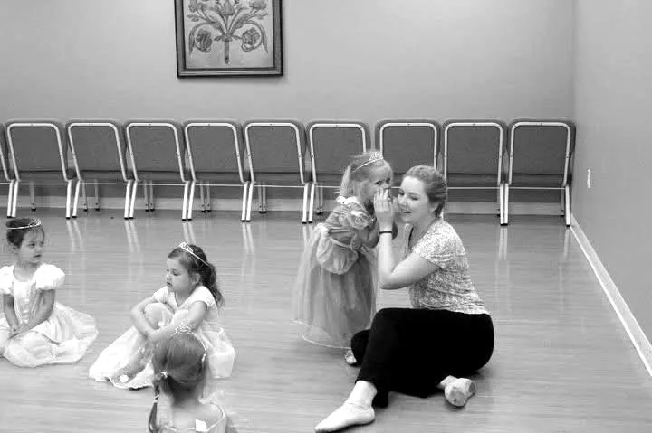 Christen teaching young dancers